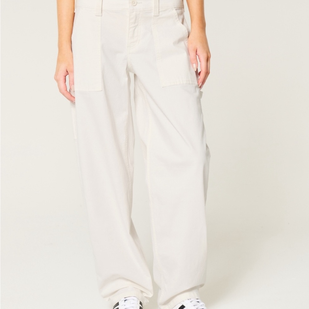 Hollister Low-Rise Cream Cargo Pants